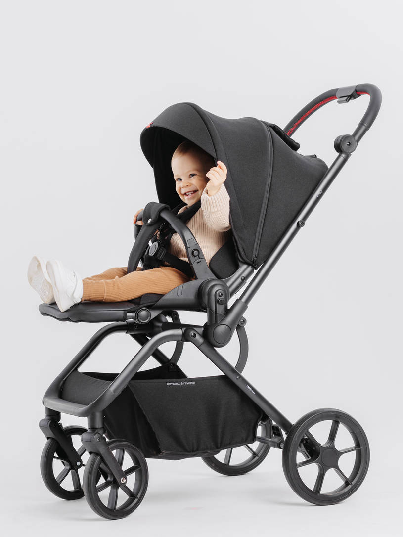 Коляска прогулочная Mowbaby Mio Black