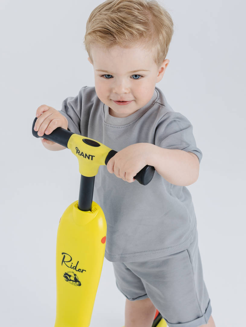 Беговел-самокат Rant Rider Plus со светящимися колесами желтый